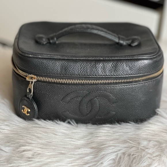 CHANEL Caviar Skin Vanity Cosmetic Pouch Hand Bag Black CC Authentic - Picture 1 of 12